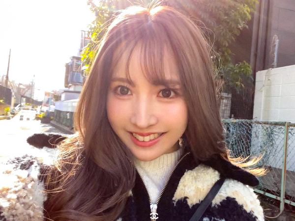 【淫乱美女】シコ過ぎるアイドル系美女が童貞君に淫乱手ほどき！勃起チンポにしゃぶりつき卑猥な舌テク＆手淫で大量搾精！